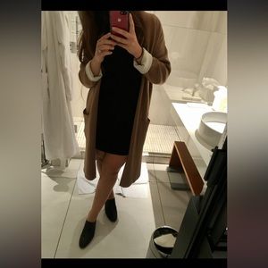 Aritzia Babaton black shift dress in size 10